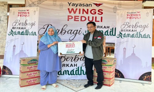 Harga Pangan Naik, Yayasan Wings Peduli Bagikan Ribuan Paket Sembako ke Warga Ngawi