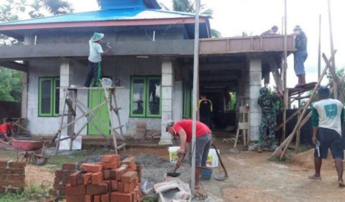Tebar Kebaikan, Heppiii Community Banyuwangi Gelar Aksi Perbaikan Musala di 20 Desa