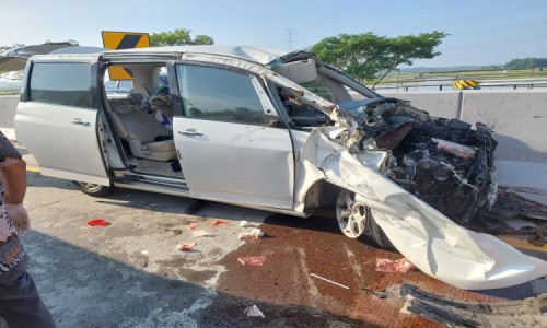 Sehari di Lokasi Berbeda, 2 Pemudik Tewas Akibat Kecelakaan Tunggal di Jalan Tol Ngawi