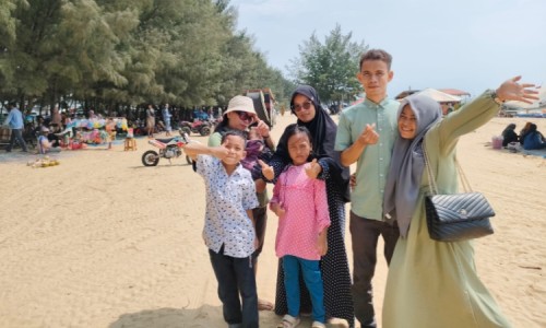 Cerita Warga Sidoarjo dan Jakarta Berlibur di Pantai Karang Jahe Beach Rembang