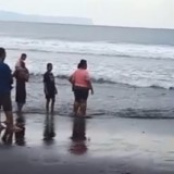 Wisatawan Asal Gresik Tewas Digulung Ombak 3 Meter di Pantai Selatan Jember