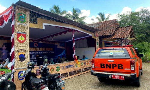 Relawan Dirikan Posko di Jalan Alternatif Banjarnegara, Bantu Pemudik yang Melintasi Jalur Ekstrem