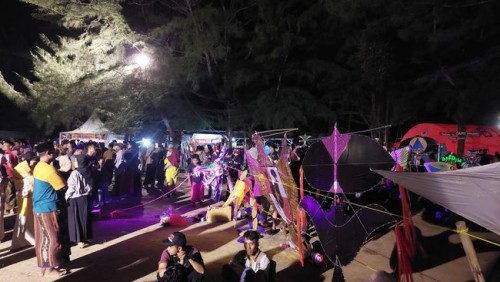 Libur Lebaran di Pantai Lombang Sumenep, Siap-siap Terpikat Festival Layangan LED dan Ketupat