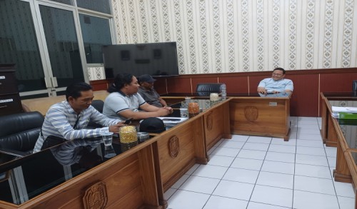 Mantan Ketua RT di Situbondo Datangi DPRD, Tanyakan Pengaduan Pemberhentian Sepihak