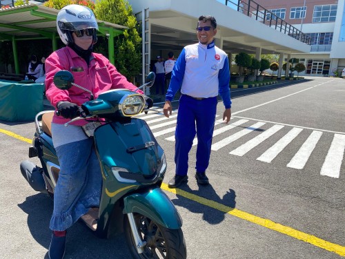 MPM Honda Jatim Ajak Kartini Masa Kini dan Masa Depan #Cari_Aman Berkendara