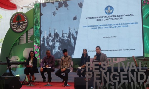 Gus Ipin Berbagi Pengalaman Dalam Festival Pengendalian Lingkungan KLHK