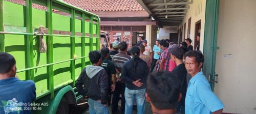 Tuntut Kades Terpilih Dilantik Sesuai Jadwal, Ratusan Warga di Banjarnegara Geruduk Kantor Kecamatan
