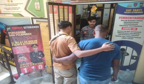 Sempat Kejar-kejaran, Polisi Tangkap Maling Motor di Jalan Raya Banyuglugur Situbondo
