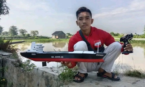 Berawal dari Hobi, Pembuat Miniatur Kapal Remot di Pemalang Kini Kebanjiran Orderan