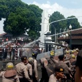 Tuntut Pelantikan, Massa Pendukung 57 Kades Terpilih di Banjarnegara Bentrok dengan Petugas