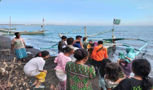 Nelayan Situbondo yang Dikabarkan Hilang Kontak Ditemukan Selamat di Perairan Selat Madura