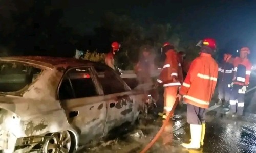 Diduga Akibat Korsleting Listrik, Mobil Sedan Terbakar di Ruas Jalan Tol Pemalang - Batang