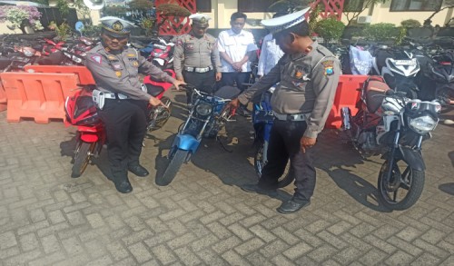 Polres Situbondo Tindak 42 Sepeda Motor Protolan yang Hendak Balap Liar