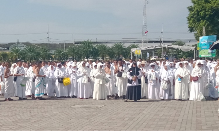 Sebelum Berangkat Ribuan Calon Jemaah Haji di Jombang Ikuti Manasik