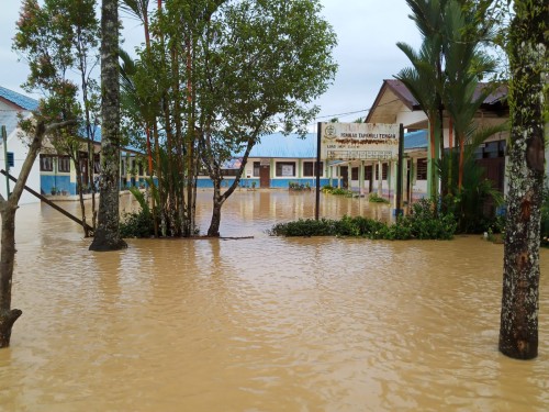 Diguyur Hujan Semalam, SDN di Desa Hutabalang Terendam Banjir 