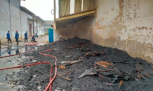 Kebakaran di Gudang CV Primados Ceria Sidoarjo, Palet Kayu Hangus, Tidak Ada Korban Jiwa