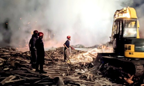 Tempat Pembuangan Limbah Pabrik Triplek di Blitar Terbakar, Tak Ada Korban Jiwa
