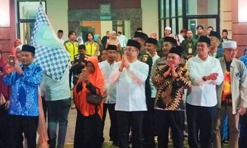 PJ Walikota Bersama Forkopimda Berangkatkan Ratusan Calon Jemaah Haji Kota Madiun