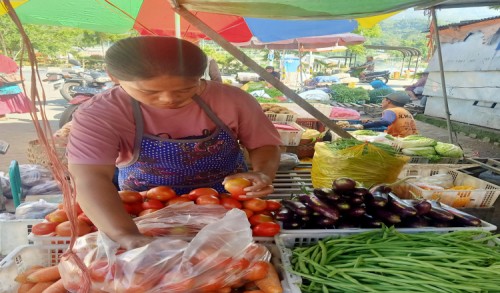 Harga Tomat di Pusat Pasar Sayur Magetan Tembus Rp 21 Ribu, Pedagang Mengeluh Sepi Pembeli 