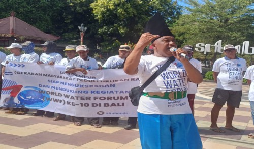 Puluhan Abang Becak di Situbondo Gelar Aksi Damai, Dukung KTT WWF di Bali