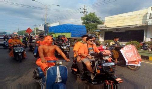 Ratusan Massa Anggota Komunitas di Situbondo Ikut Mengawal Rio Patenang Daftar ke PPP