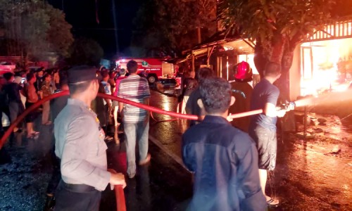 Diduga Akibat Kosrleting Listrik, Tiga Rumah di Kota Sibolga Ludes Terbakar