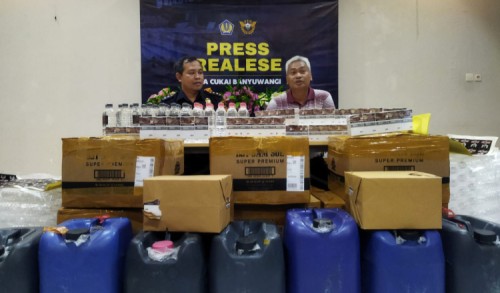 Bea Cukai Banyuwangi Sikat Penyelundupan Ribuan Rokok-Miras Ilegal dari Madura dan Bali