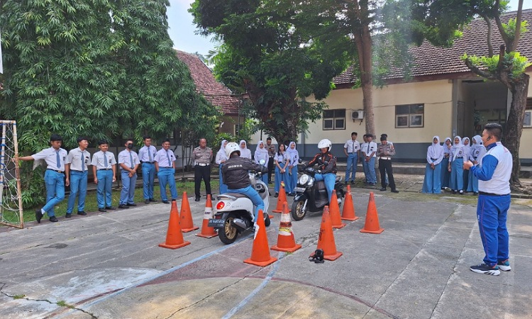 Hardiknas 2024: #Cari_aman Berkendara bagi Pelajar saat Berangkat Sekolah