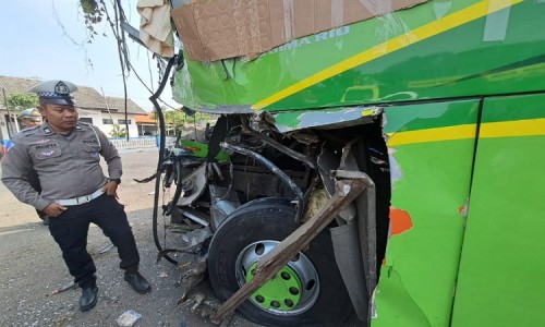 Balik Study Tour Bus Rombongan Siswa SMP Malang Tabrak Truk di Tol Jombang, Dua Orang Tewas