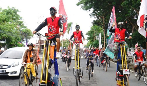 Destinasi Ikonik Banyuwangi Dikunjungi Ribuan Onthelis dalam Festival Onthel Nusantara