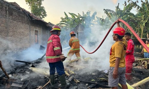 Akibat Tungku Menyala saat Masak Air, Dua Rumah Warga di Cilacap Alami Kebakaran