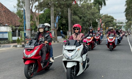 Ratusan Pecinta Honda PCX Riding dan Explore Heritage Kota Blitar