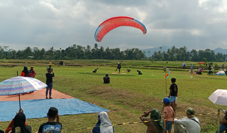 Kesan Atlet Paralayang Usai Jajal Gunung Menyan Banyuwangi: Menantang, Seru!