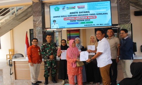 Program Jebete Sayang Dispendukcapil Sidoarjo, Warnai Kegiatan TMMD ke-120 di Desa Penambangan 