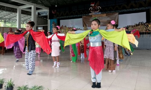 Kenalkan Budaya Sejak Dini Melalui P5, Ratusan Siswa TK di Banjarnegara Lenggak-lenggok Menari Tradisional