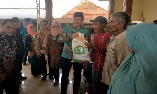 Tinjau Bantuan Pangan agar Tepat Sasaran, Plt Bupati Sidoarjo: Bantu Ringankan Beban KPM