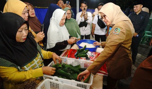 Industri Lontong di Banyuwangi jadi Bisnis Rumahan yang Menjanjikan