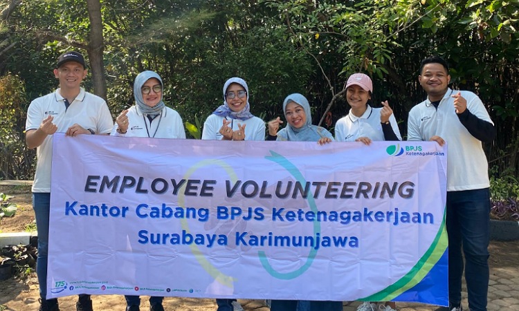 BPJamsostek Surabaya Karimunjawa Employee Volunteering Tanam Mangrove