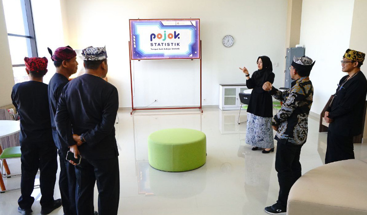 Poliwangi Kini Punya Pojok Statistik, Diresmikan Bupati Ipuk
