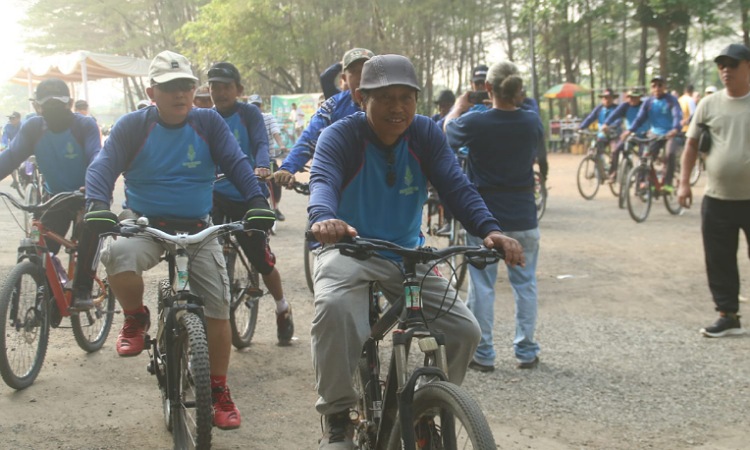 Harga BBM Tinggi, Bacalon Bupati Pemalang Anom Widiyantoro Ajak Masyarakat Bersepeda sebagai Alternatif
