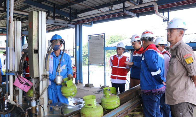 Bupati Bandung Pastikan Gas Elpiji 3 Kg Tidak Ada Kecurangan 