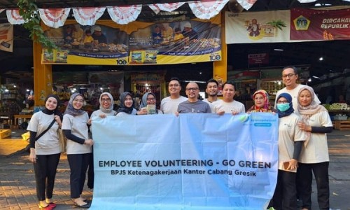 Employee Volunteering di HLH Sedunia, BPJamsostek Bagikan Tas Belanja
