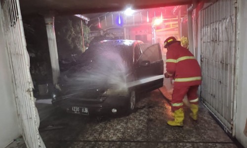 Mobil Milik Warga Cilacap Terbakar saat Berada di Garasi Rumah