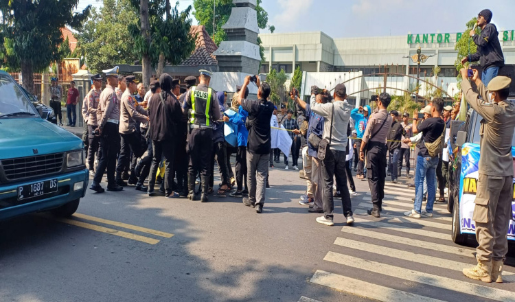 Puluhan Mahasiswa di Situbondo Unjuk Rasa, Tolak Eks Lokalisasi GS Diubah Jadi Wisata