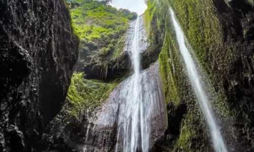 Air Terjun Madakaripura: Keindahan Alam dan Jejak Sejarah di Taman Nasional Bromo Tengger Semeru