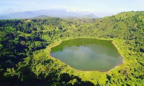 Bersatu dengan Keindahan Danau Segitiga di Lumajang, Pesona Alam yang Menawan