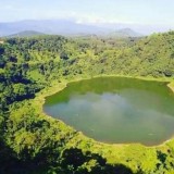 Bersatu dengan Keindahan Danau Segitiga di Lumajang, Pesona Alam yang Menawan