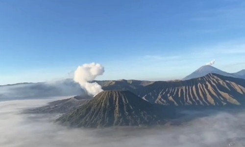 Menikmati Keindahan Gunung Bromo pada Libur Iduladha 2024, Fenomena Lonjakan Wisatawan di Jawa Timur