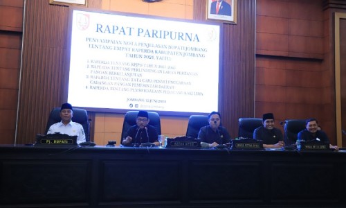Sidang Paripurna DPRD Jombang: Empat Raperda Mulai Dalam Pembahasan