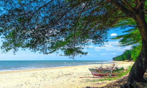 Keindahan Pantai Slopeng, Destinasi Wisata Tersembunyi di Sumenep